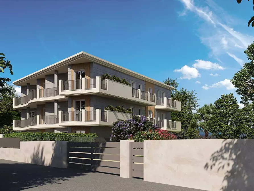 Immagine 10 di Appartamento in vendita  in Via Soverato 43 a Roma