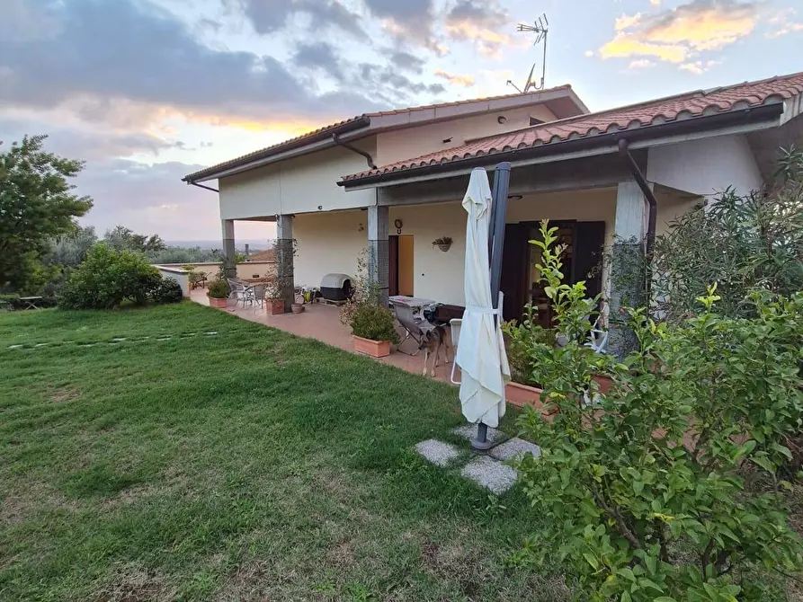 Immagine 29 di Villa in vendita  in Via dell'Arci snc a Fara In Sabina