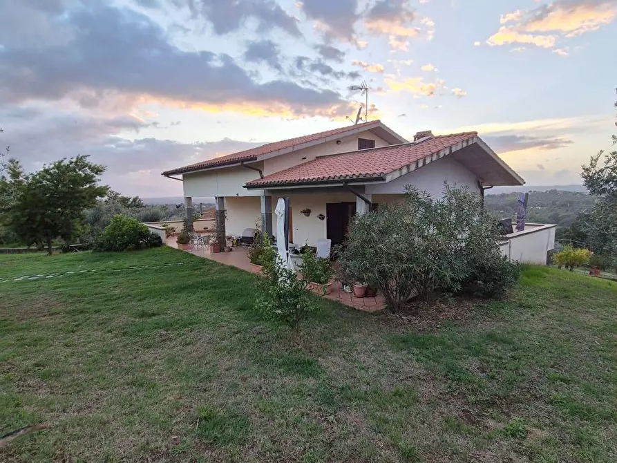 Immagine 30 di Villa in vendita  in Via dell'Arci snc a Fara In Sabina