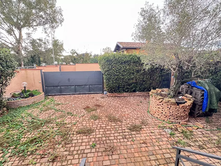 Immagine 12 di Villetta a schiera in vendita  in via torcegno 65 a Roma