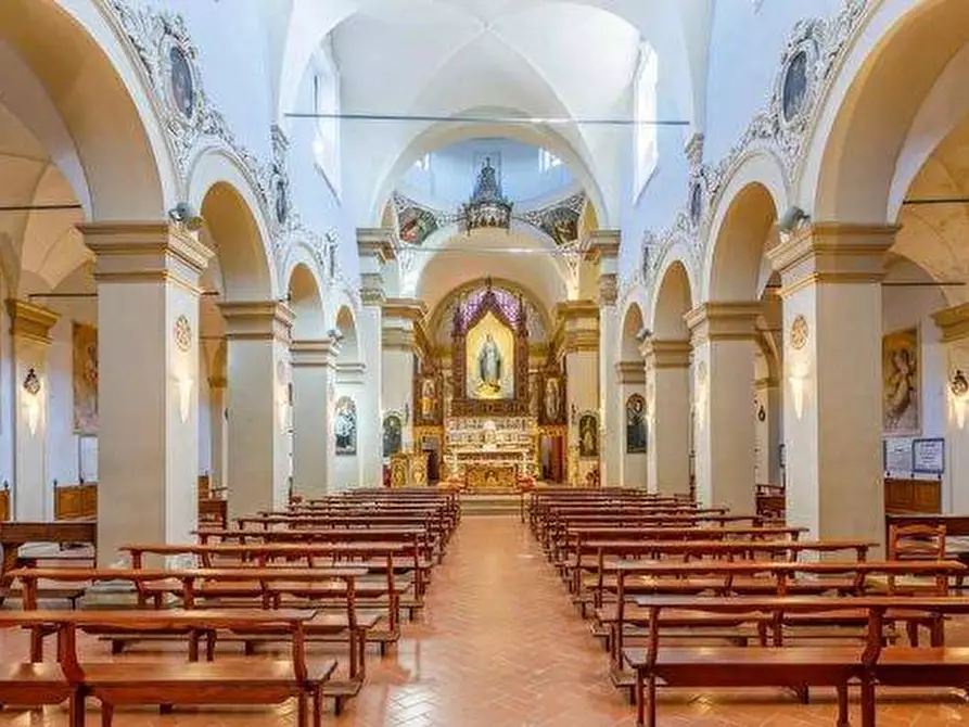 Immagine 6 di Locale commerciale in vendita  in Strada del Monastero a Siena