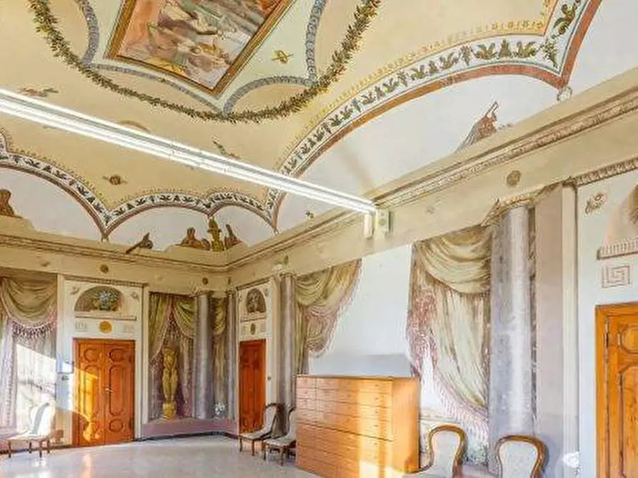 Immagine 7 di Locale commerciale in vendita  in Strada del Monastero a Siena