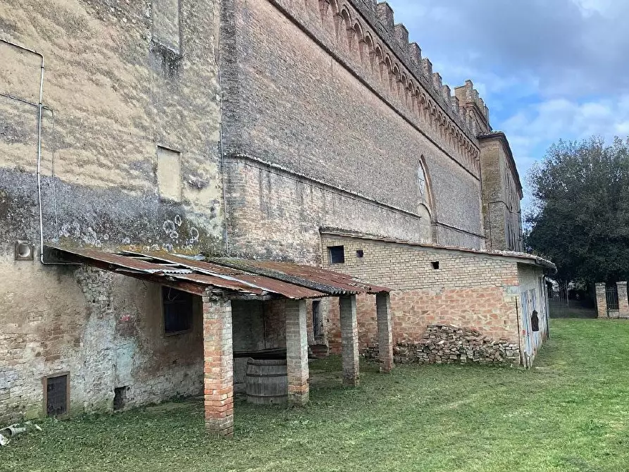 Immagine 8 di Locale commerciale in vendita  in Strada del Monastero a Siena