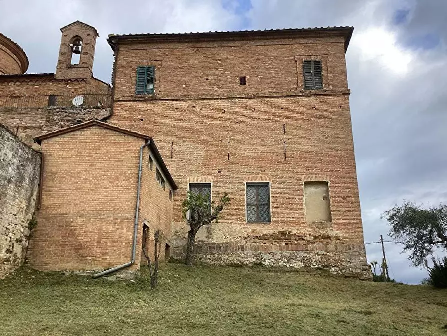 Immagine 11 di Locale commerciale in vendita  in Strada del Monastero a Siena
