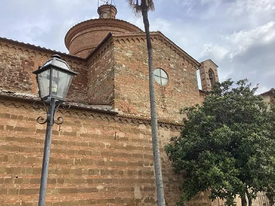 Immagine 12 di Locale commerciale in vendita  in Strada del Monastero a Siena