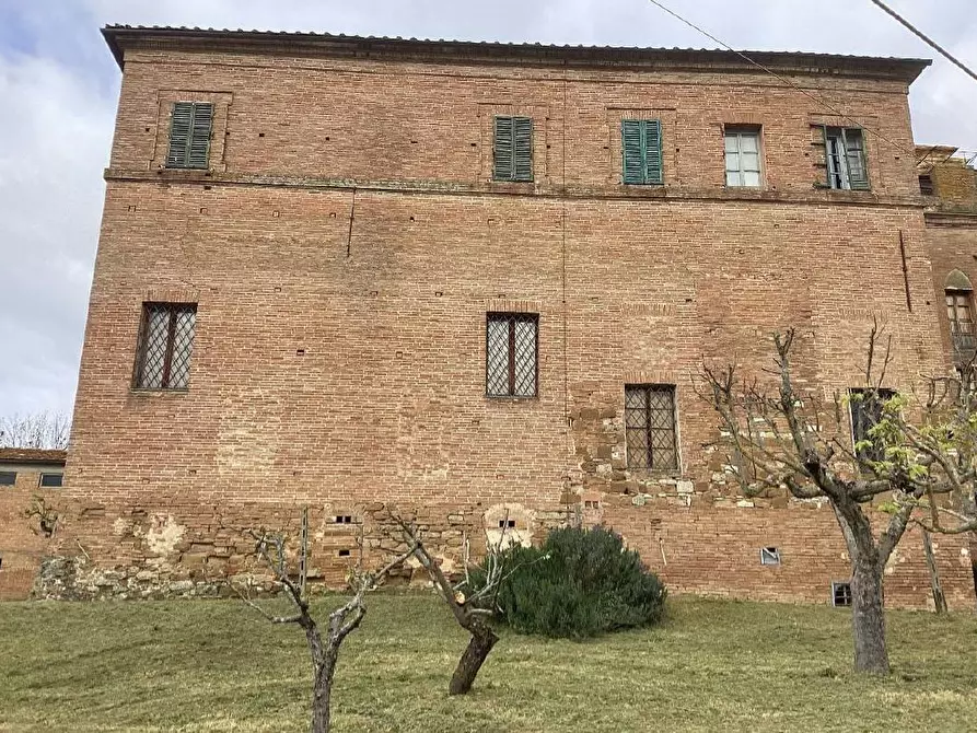 Immagine 13 di Locale commerciale in vendita  in Strada del Monastero a Siena