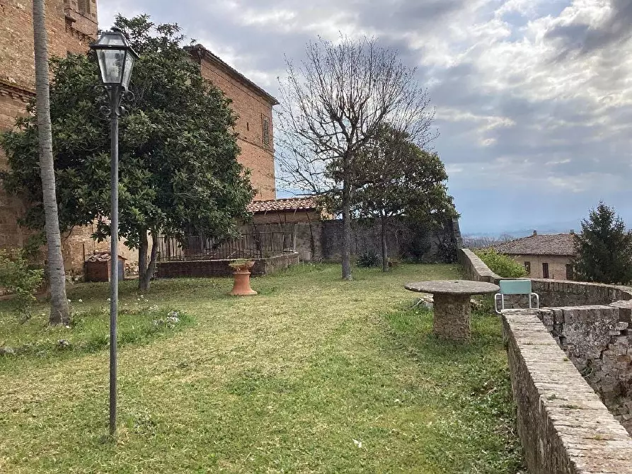 Immagine 20 di Locale commerciale in vendita  in Strada del Monastero a Siena