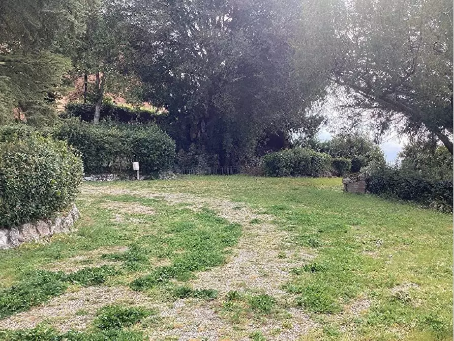 Immagine 23 di Locale commerciale in vendita  in Strada del Monastero a Siena