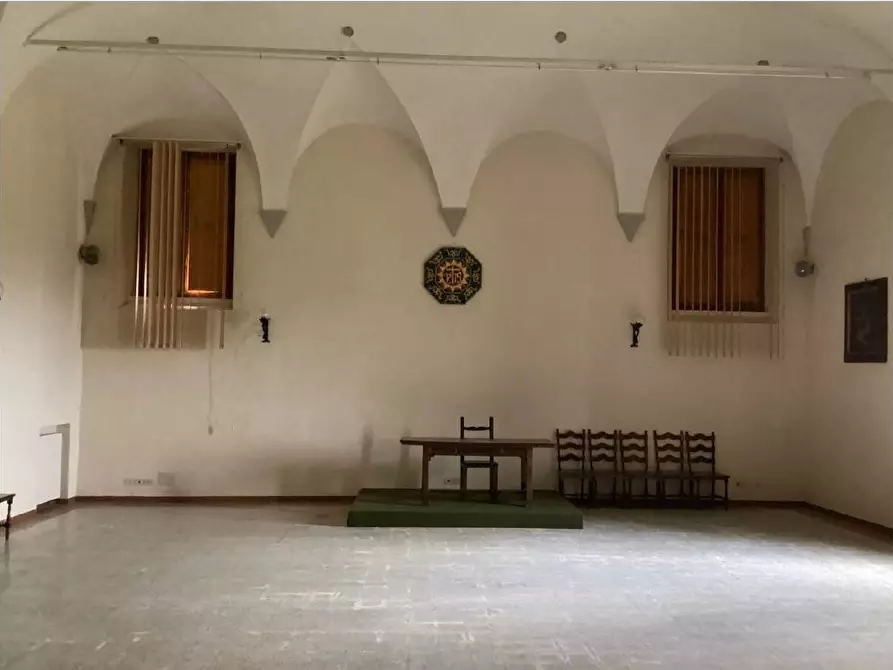 Immagine 24 di Locale commerciale in vendita  in Strada del Monastero a Siena