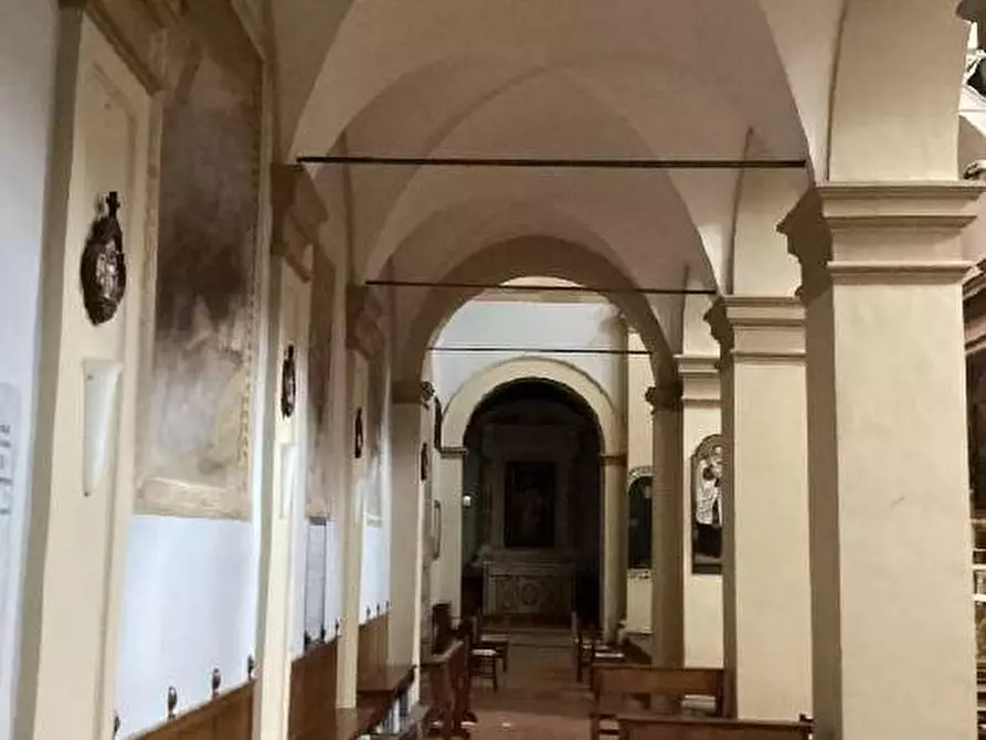 Immagine 29 di Locale commerciale in vendita  in Strada del Monastero a Siena