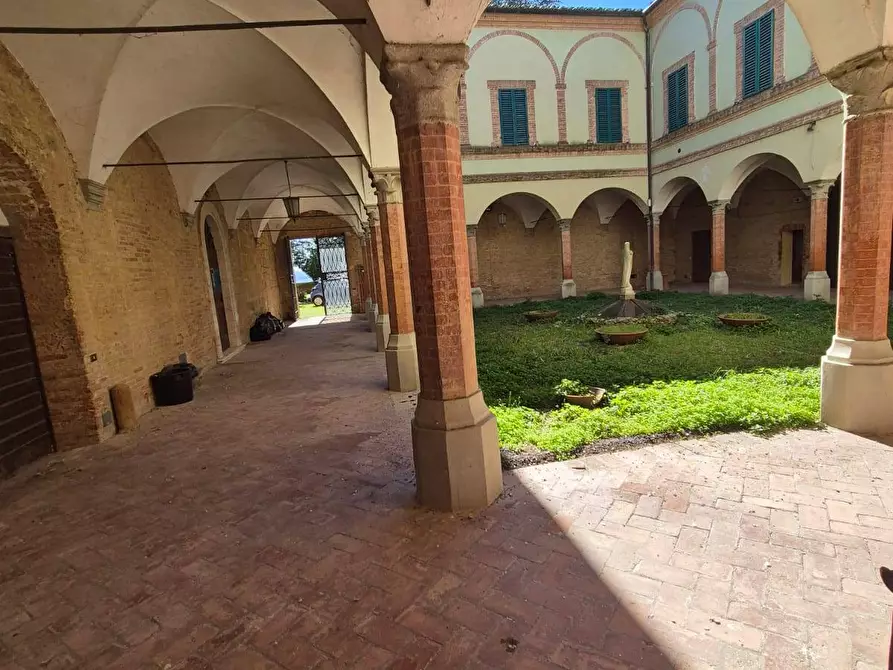 Immagine 32 di Locale commerciale in vendita  in Strada del Monastero a Siena