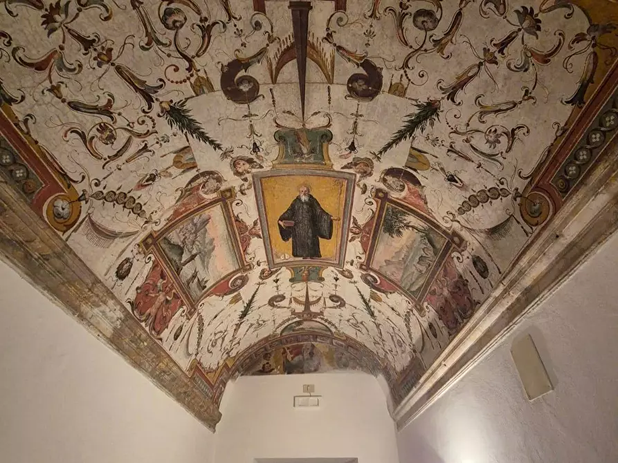 Immagine 33 di Locale commerciale in vendita  in Strada del Monastero a Siena