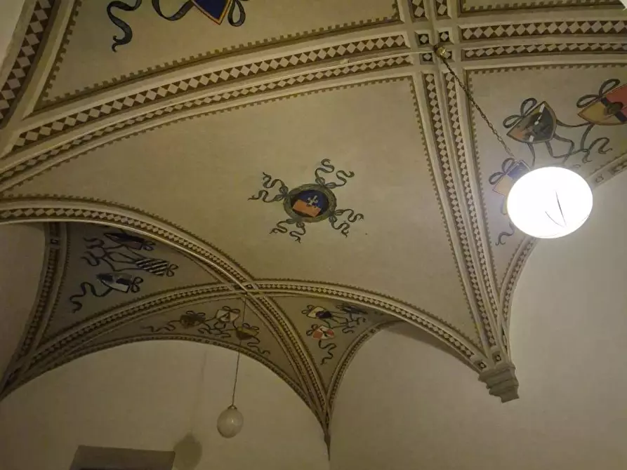 Immagine 35 di Locale commerciale in vendita  in Strada del Monastero a Siena