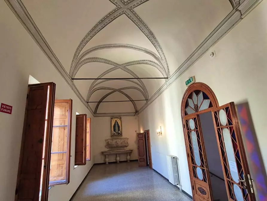 Immagine 37 di Locale commerciale in vendita  in Strada del Monastero a Siena