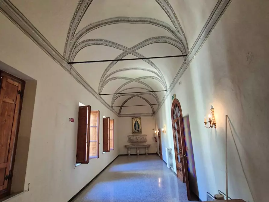 Immagine 40 di Locale commerciale in vendita  in Strada del Monastero a Siena