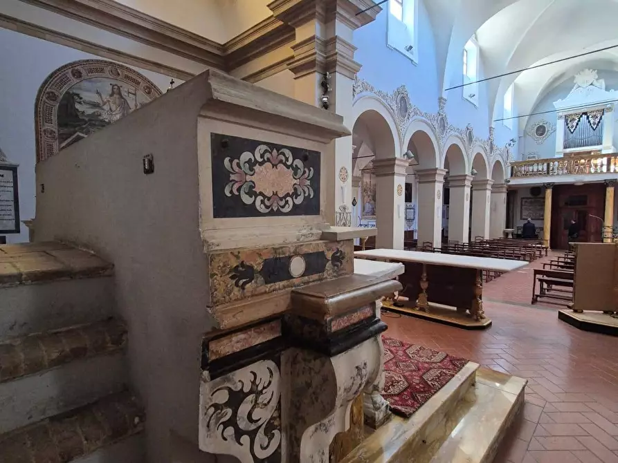 Immagine 42 di Locale commerciale in vendita  in Strada del Monastero a Siena