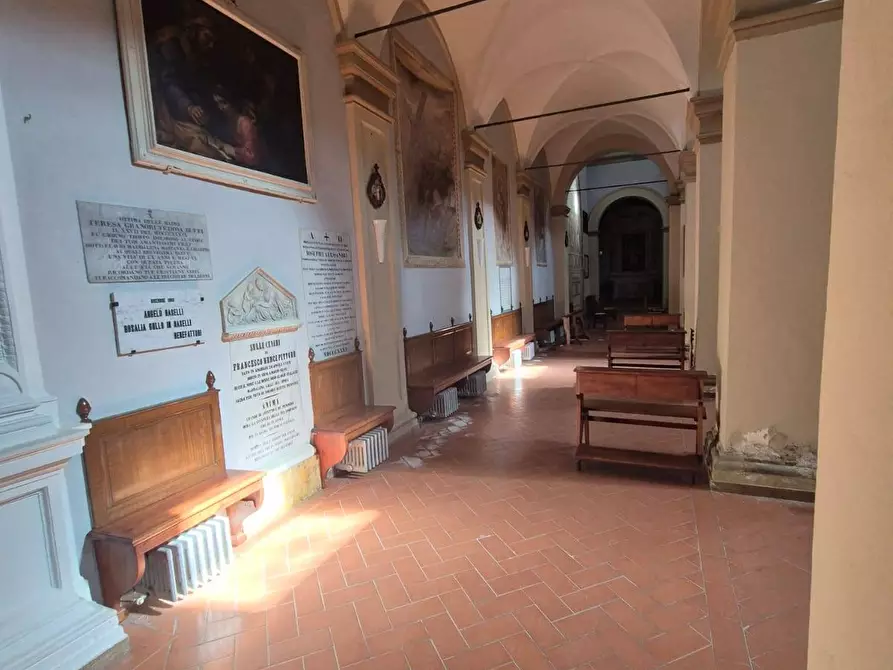 Immagine 45 di Locale commerciale in vendita  in Strada del Monastero a Siena