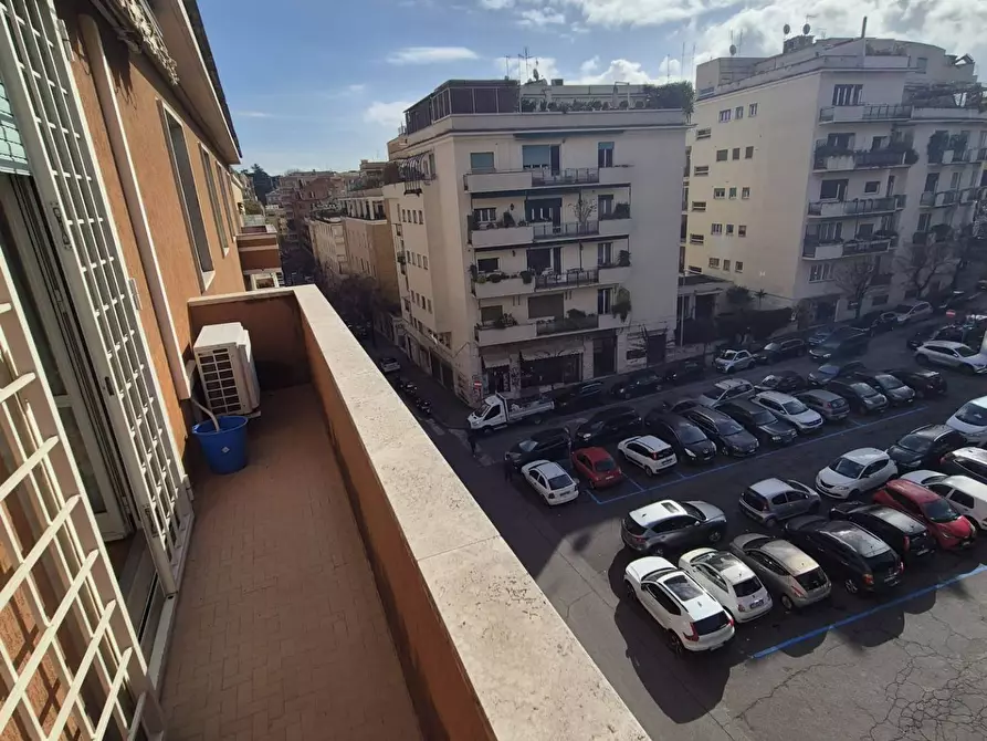 Immagine 12 di Appartamento in vendita  in via lago di lesina 31 a Roma