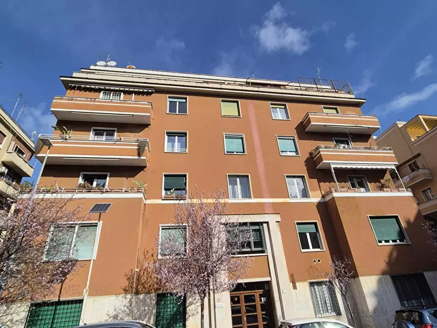 Immagine 13 di Appartamento in vendita  in via lago di lesina 31 a Roma