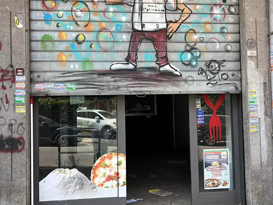 Immagine 4 di Attività commerciale in affitto  in Via Carlo Lorenzini a Roma