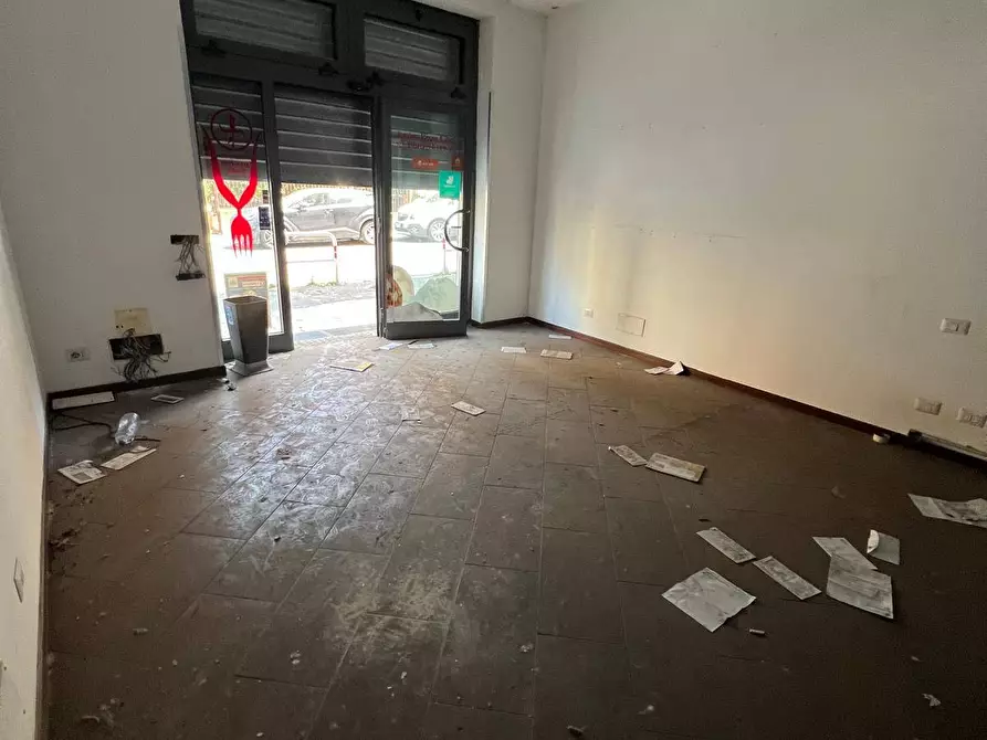 Immagine 1 di Attività commerciale in affitto  in Via Carlo Lorenzini a Roma