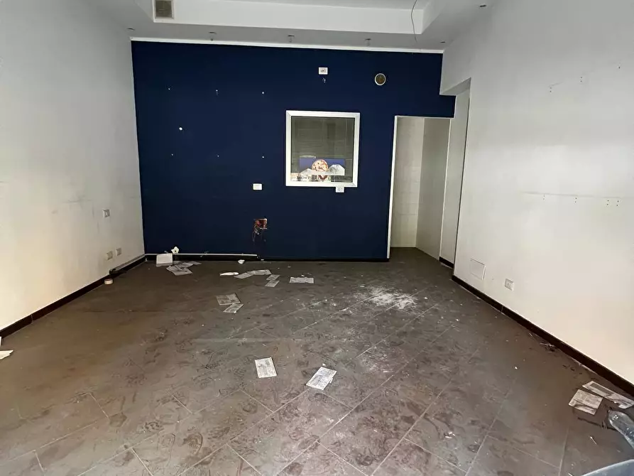 Immagine 3 di Attività commerciale in affitto  in Via Carlo Lorenzini a Roma