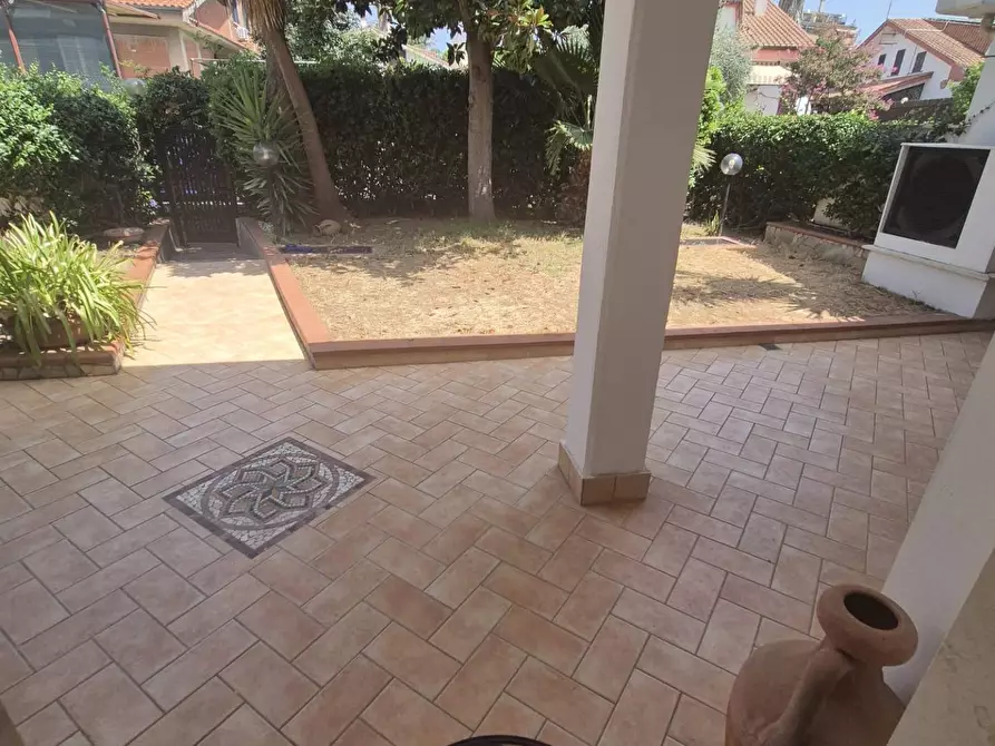 Immagine 23 di Villa in vendita  in Via Monte Todi 10 a Guidonia Montecelio