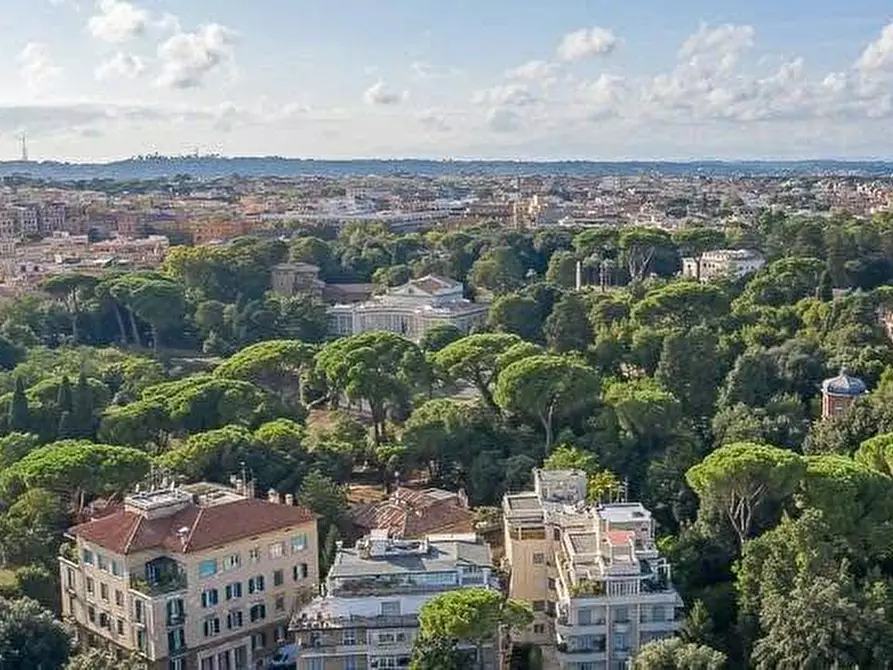 Immagine 10 di Appartamento in vendita  in viale di villa massimo a Roma