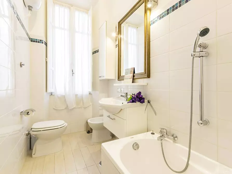 Immagine 17 di Appartamento in vendita  in viale di villa massimo a Roma