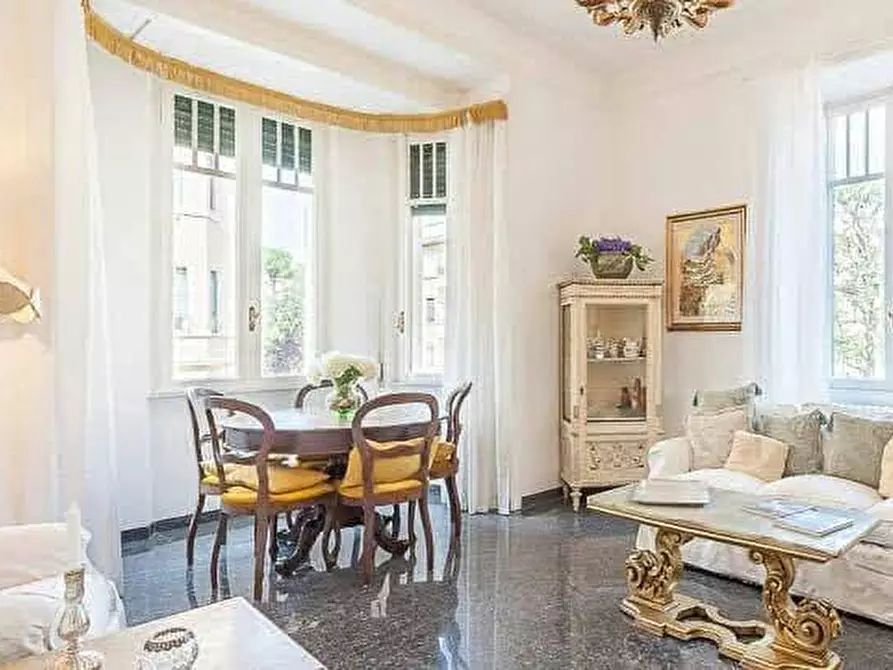 Immagine 3 di Appartamento in vendita  in viale di villa massimo a Roma