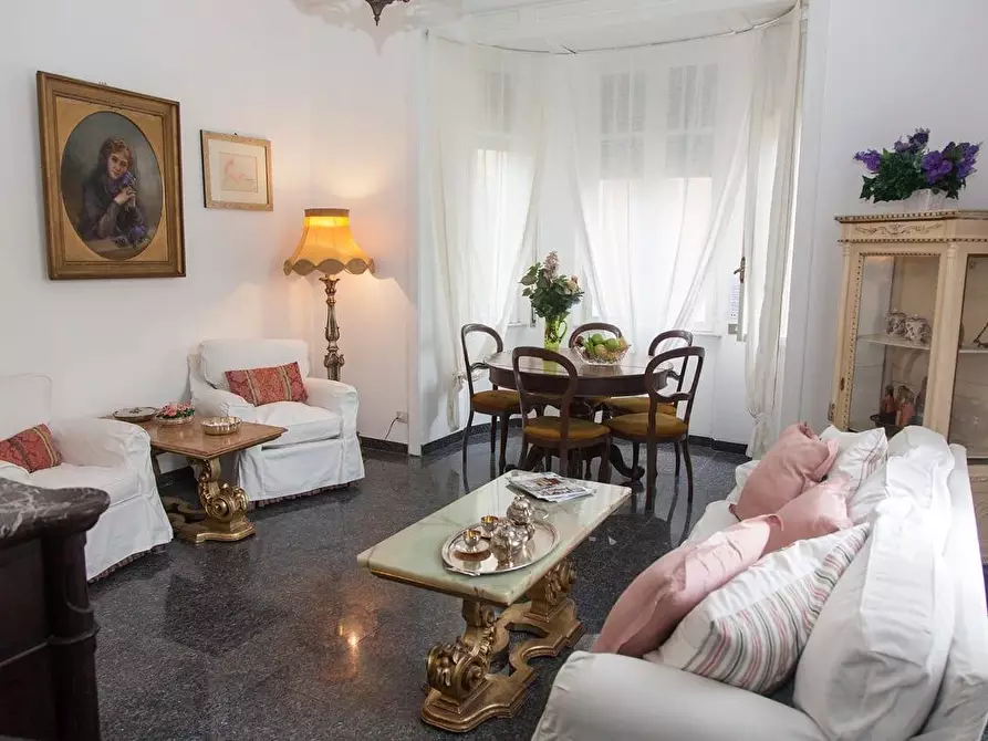 Immagine 4 di Appartamento in vendita  in viale di villa massimo a Roma