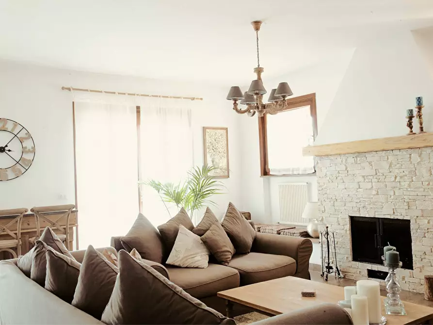 Immagine 1 di Villa in vendita  in Vicolo di Castel Campanile 100 a Fiumicino