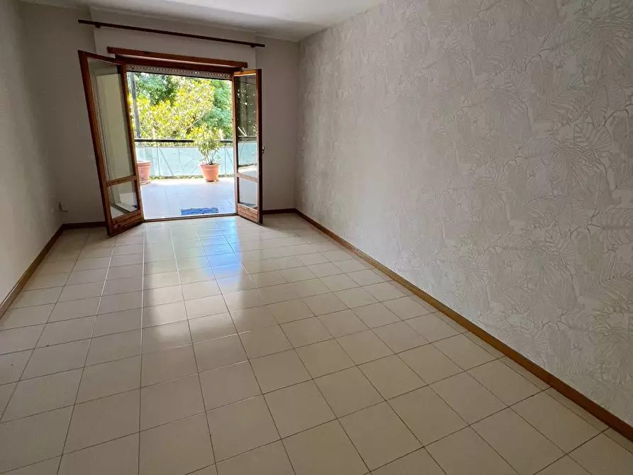 Immagine 3 di Appartamento in vendita  in via trasaghis a Roma