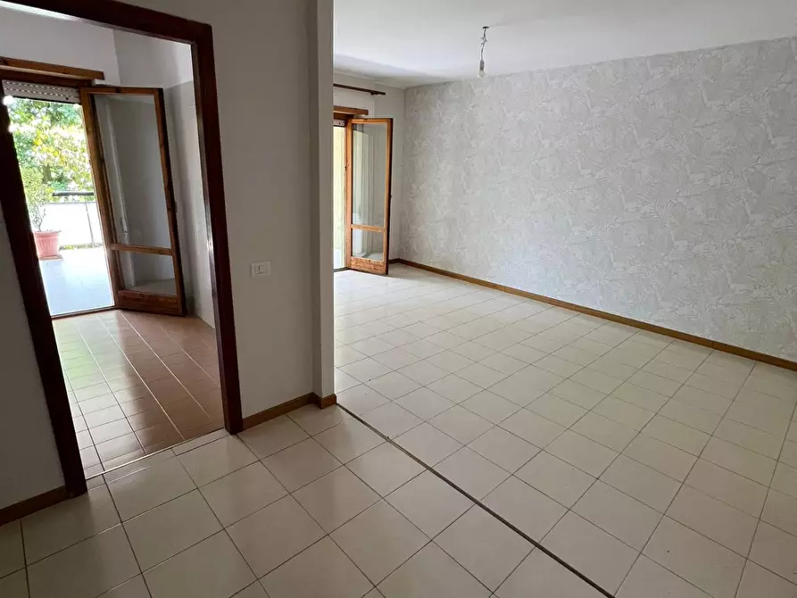 Immagine 5 di Appartamento in vendita  in via trasaghis a Roma