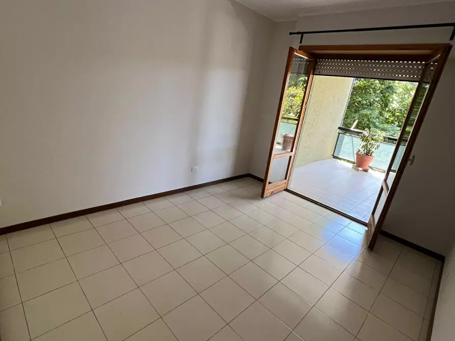 Immagine 11 di Appartamento in vendita  in via trasaghis a Roma