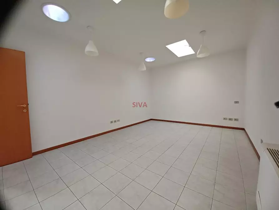 Immagine 9 di Ufficio in vendita  in Via Newton 30 a Ravenna