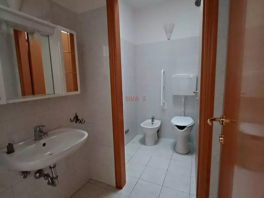 Immagine 11 di Ufficio in vendita  in Via Newton 30 a Ravenna