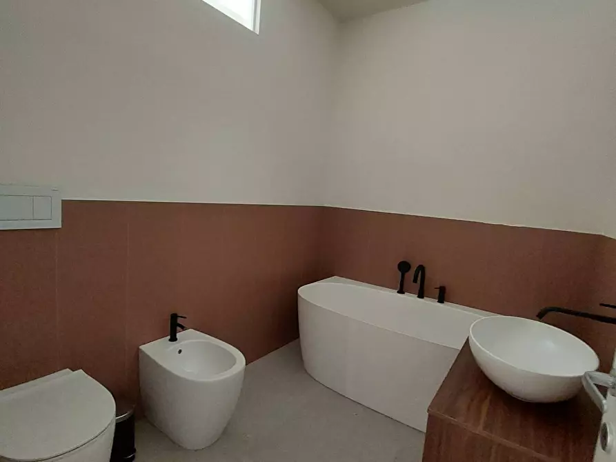 Immagine 19 di Appartamento in vendita  a Ravenna