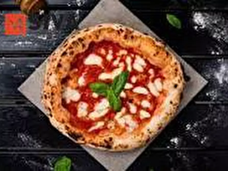 Immagine 1 di Attività commerciale in vendita  in Piazza Francesco Baracca 1A a Ravenna