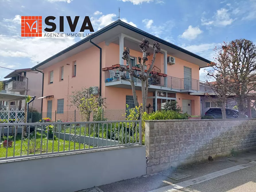 Immagine 1 di Casa indipendente in vendita  a Ravenna