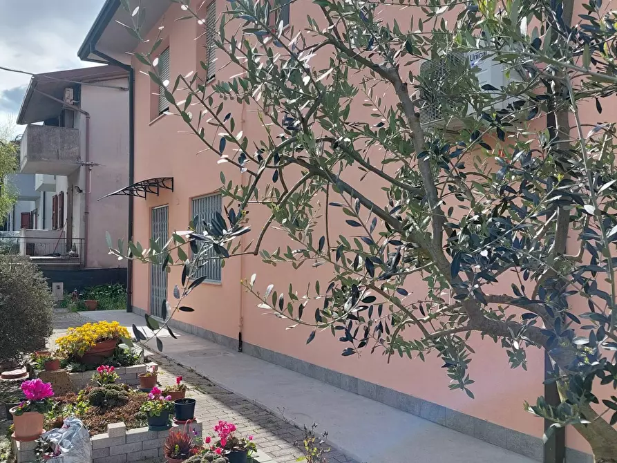 Immagine 2 di Casa indipendente in vendita  a Ravenna