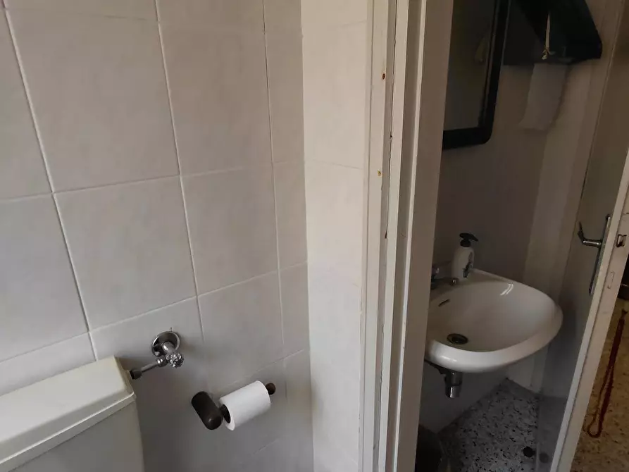 Immagine 7 di Ufficio in affitto  a Ravenna