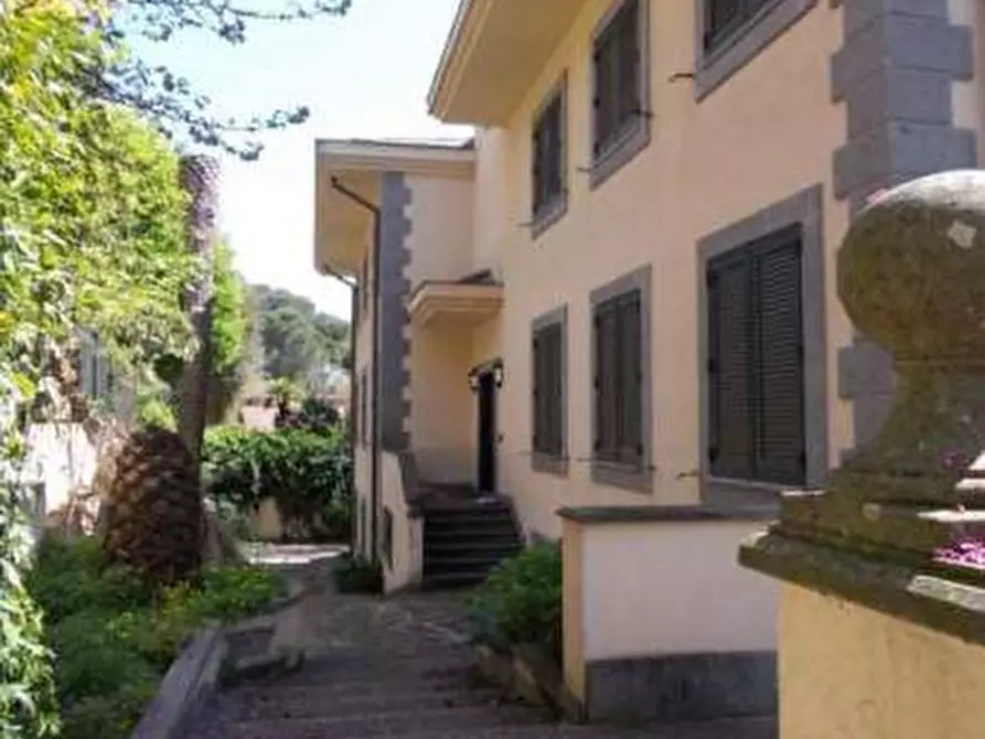 Immagine 2 di Villa in vendita  in Via Della Mendola a Roma
