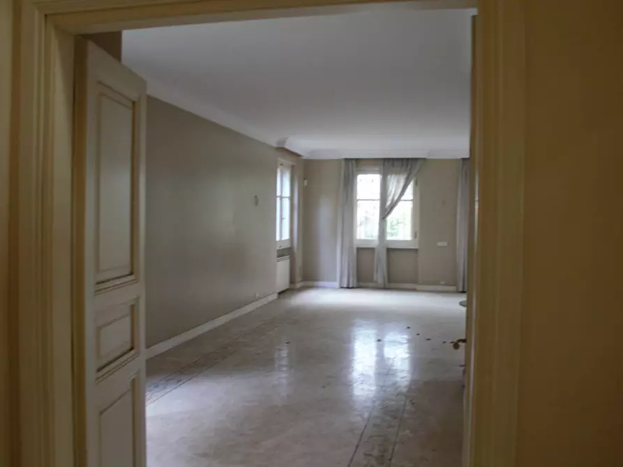 Immagine 5 di Villa in vendita  in Via Della Mendola a Roma