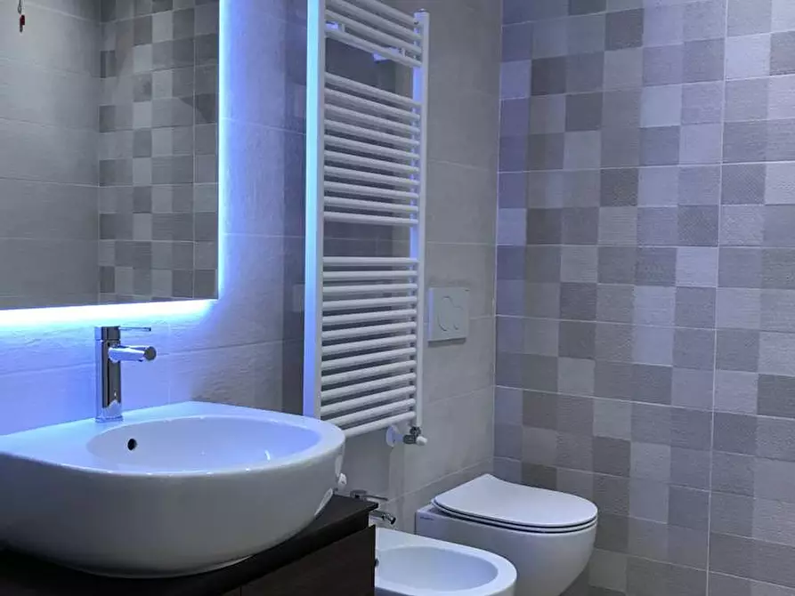 Immagine 10 di Appartamento in affitto  in Via Piero Della Francesca a Milano