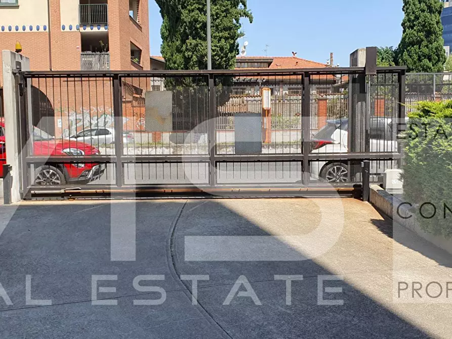 Immagine 1 di Box auto in vendita  in Via Walter Tobagi a Milano