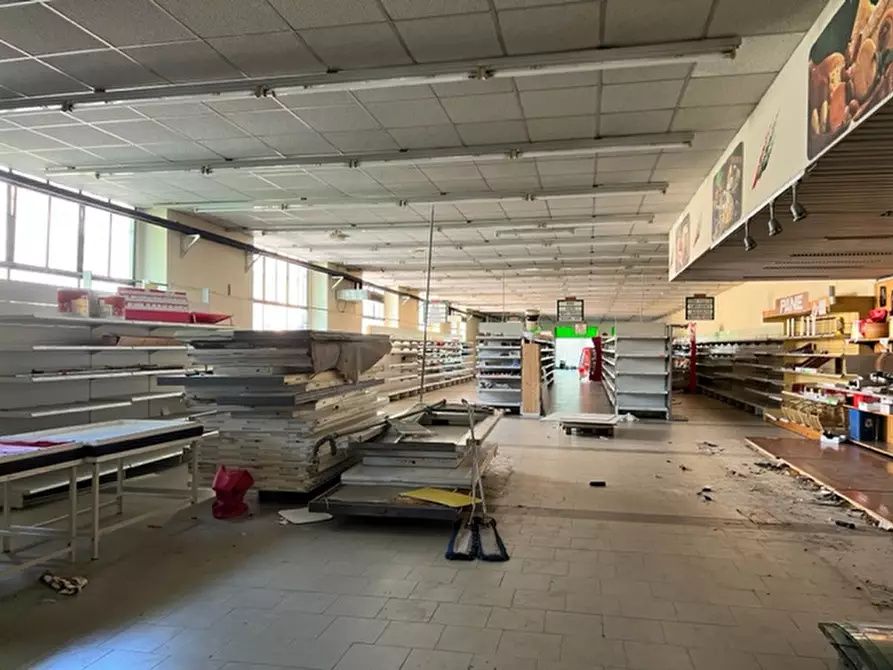 Immagine 3 di Locale commerciale in affitto  in via silvio pellico a Fiorenzuola D'arda