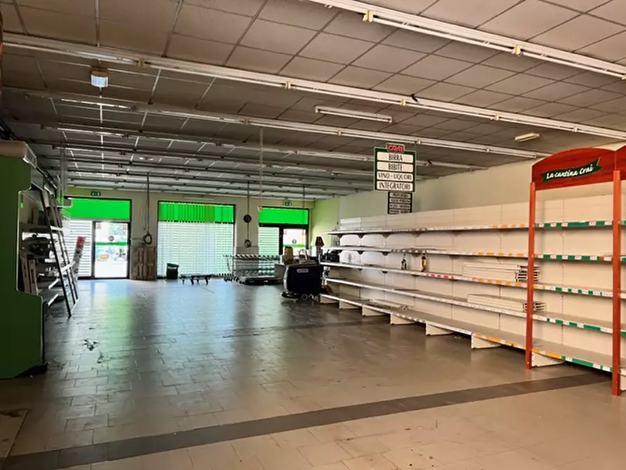Immagine 4 di Locale commerciale in affitto  in via silvio pellico a Fiorenzuola D'arda