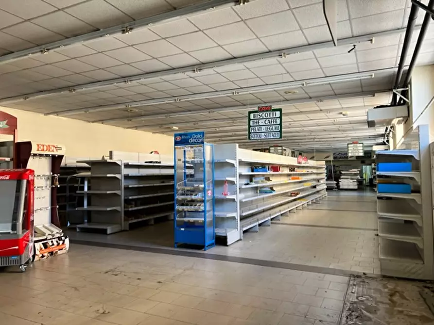 Immagine 5 di Locale commerciale in affitto  in via silvio pellico a Fiorenzuola D'arda