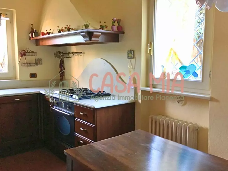 Immagine 1 di Casa indipendente in vendita  in via vescovi a Agazzano